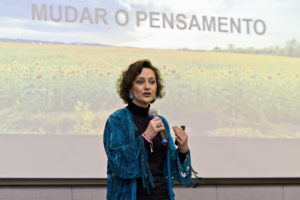 Viviane Ferreira – palestrante em finanças